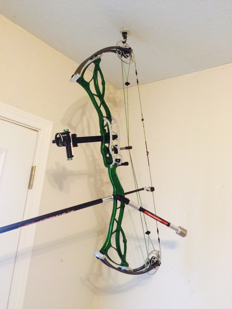 How To Hang A Bow On The Wall