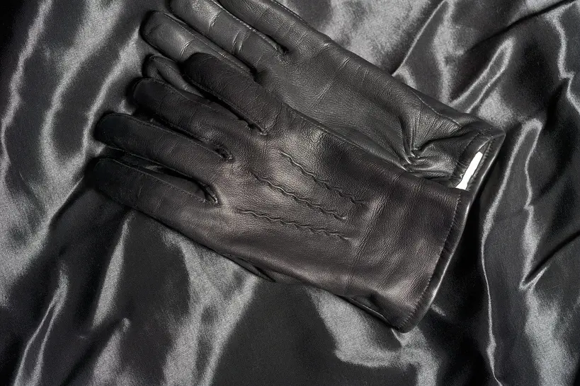 Leather vs synthetic archery gloves: the real trade-off