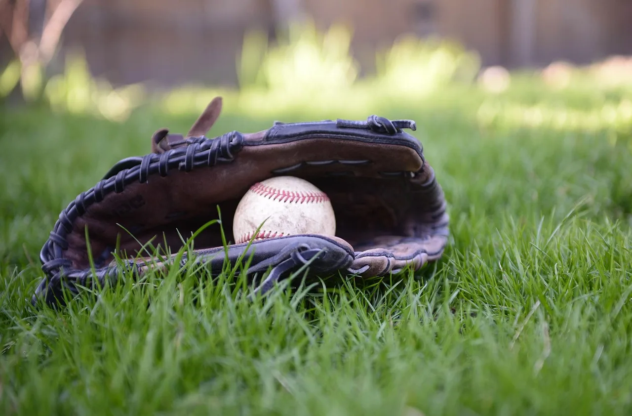 Which glove feels better on the string?