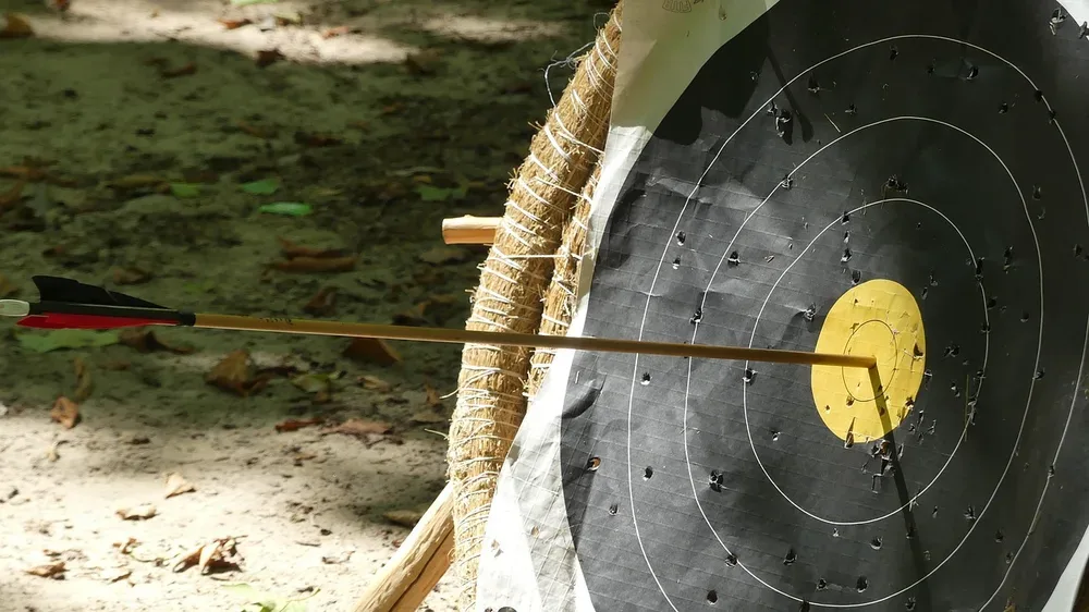Archery Finger Tab vs Shooting Glove: Which Wins?
